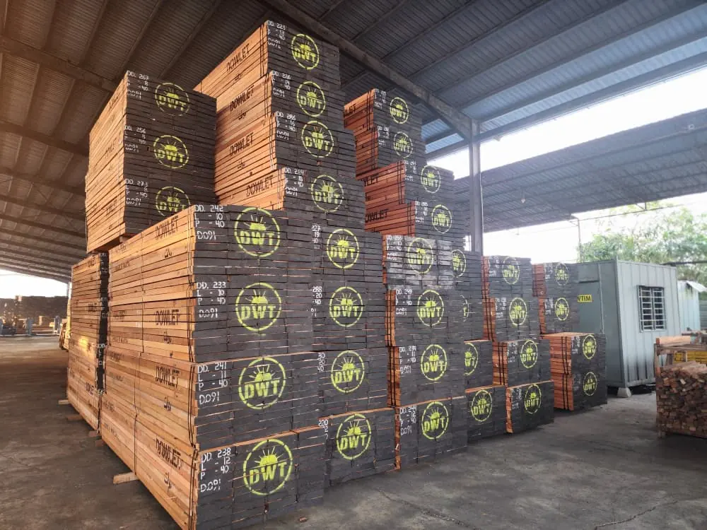 Graded sawn timber stock at the yard — photo 14 of 25